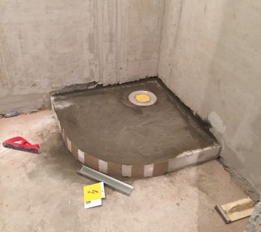 заливка бетона под душевую кабину